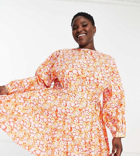 Robe courte avec ouverture goutte d'eau à l'encolure - Fleurs rétro - Vero Moda Curve - Modalova