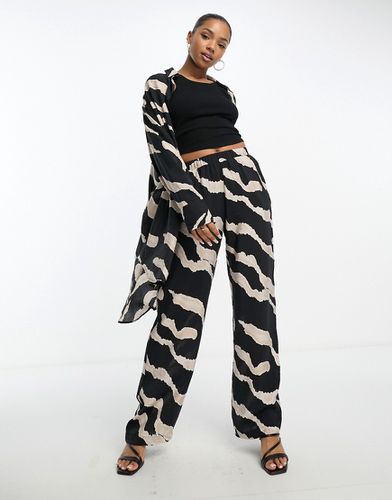 Pantalon ample d'ensemble à imprimé abstrait - et blanc - Vero Moda - Modalova