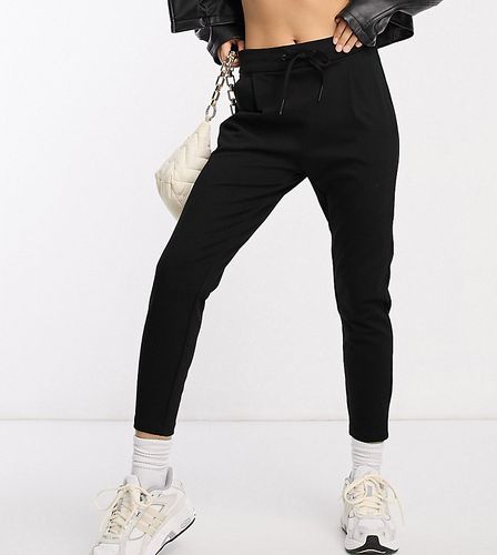 Pantalon de jogging fuselé noué à la taille - Noir - Vero Moda Petite - Modalova