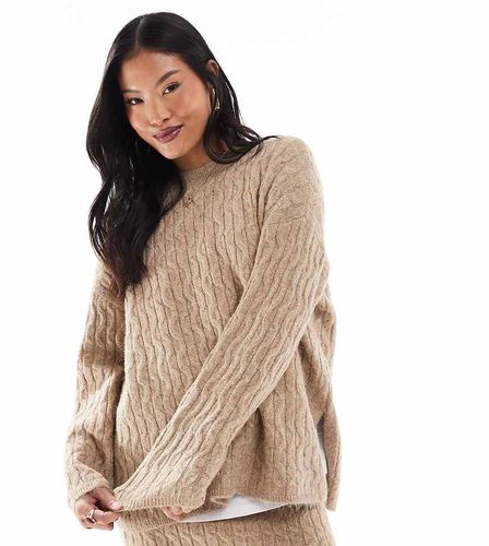 Pull d'ensemble souple en maille torsadée - Camel - Vero Moda Petite - Modalova