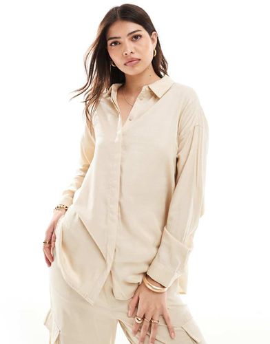 Chemise ample d'ensemble en tissu satiné - Beige - Vila - Modalova