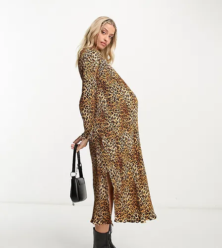 Robe plissée mi-longue à imprimé léopard - Violet Romance Maternity - Modalova