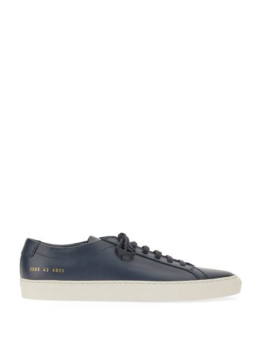 Common projects sneaker with logo - common projects - Modalova
