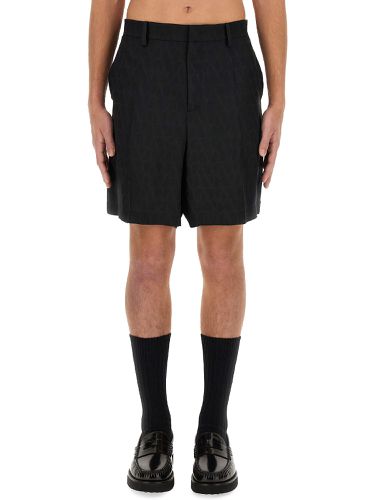 Bermuda shorts with all over "toile iconographe" pattern - valentino - Modalova