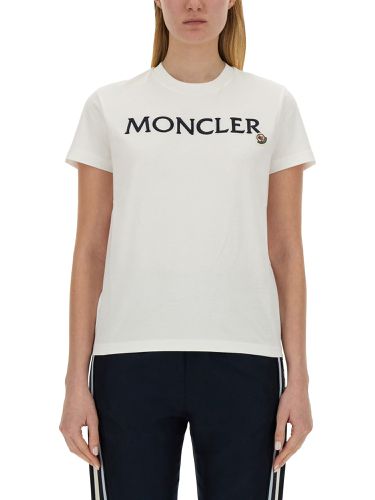 Moncler t-shirt with logo - moncler - Modalova
