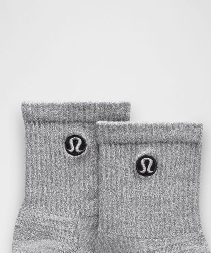“ Chaussettes hautes unisexes Daily Essential Lot de 3 â€“ Blanc/Light Gris/Noir â€“ Taille S - lululemon - Modalova