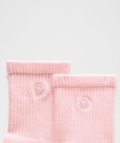 “ Chaussettes hautes Daily Essential unisexe â€“ Rose â€“ Taille S - lululemon - Modalova