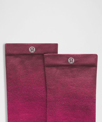 “ Chaussettes Power Stride unisexes mi-hautes Effet ombrÃ© â€“ Burgundy â€“ Taille L - lululemon - Modalova