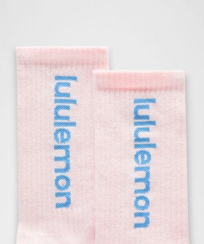 “ Chaussettes Daily Essential unisexe Wordmark â€“ Rose/Blue â€“ Taille L - lululemon - Modalova