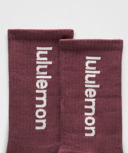 “ Chaussettes Daily Essential unisexe Wordmark â€“ Burgundy/Blue â€“ Taille S - lululemon - Modalova