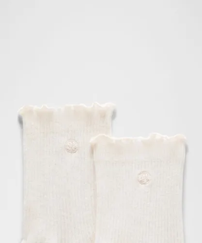 “ Chaussettes unisexes mi-hautes Ã  bordure ondulÃ©e 3 paires â€“ Taille M - lululemon - Modalova