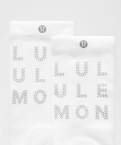 “ Chaussettes montantes unisexes Power Stride RÃ©flÃ©chissantes â€“ Blanc â€“ Taille M - lululemon - Modalova