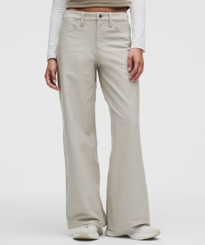 “ Pantalon EasyFive taille basse large classique Standards â€“ Gris â€“ Taille 28 - lululemon - Modalova