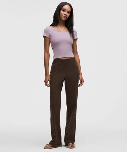 “ T-Shirt Hold Tight micro-cÃ´telÃ© Ã  dos croisÃ©s â€“ Violet/Pastel â€“ Taille 14 - lululemon - Modalova