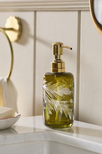Distributeur de savon en verre sculpté Mistletoe en Green chez - Anthropologie - Modalova