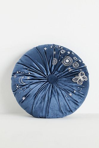 Coussin en velours brodé Clara en chez - Anthropologie - Modalova