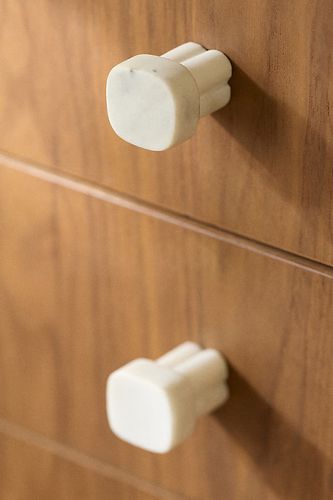 Boutons de tiroir en marbre Kanta, lot de 2 en White taille: S chez - Anthropologie - Modalova
