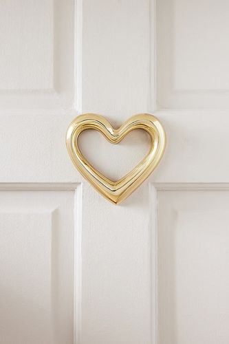 Heurtoir de porte en forme de caur en laiton Amor chez - Anthropologie - Modalova