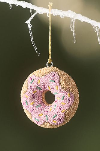 Beaded Sprinkled Donut Ornament chez - Anthropologie - Modalova