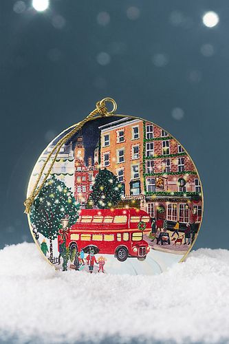 Ornement en métal Vacances en ville en Red chez - Anthropologie - Modalova