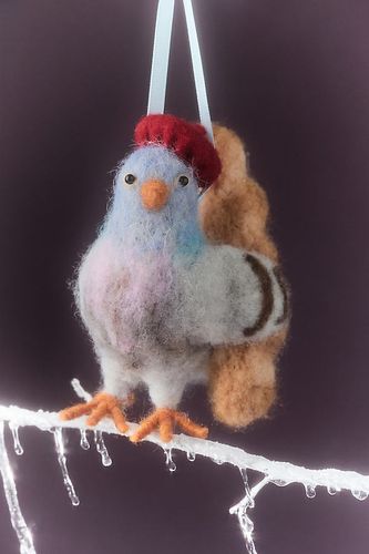 Ornements en feutre Icône de Pigeon de Ville en Blue chez - Anthropologie - Modalova