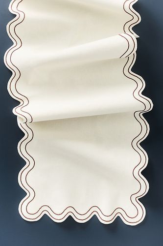 Chemin de table en coton brodé Madeline en Beige chez - Anthropologie - Modalova