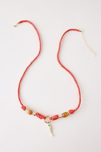 Collier pendentif poisson en corde perlée par en - By Anthropologie - Modalova