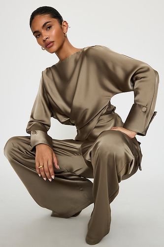 Haut cache-caur en satin à encolure bateau en taille: S chez Anthropologie - Odd Muse - Modalova