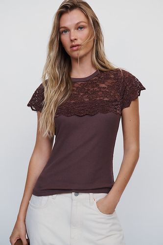 T-shirt côtelé en chenille à bordure en dentelle en taille: XS chez Anthropologie - Pilcro - Modalova