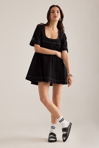Robe trapèze mini en jean réversible Bridget en taille: Uk 10 chez Anthropologie - Damson Madder - Modalova