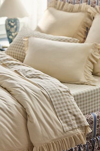 Housse de couette en satin spa biologique à volants en White taille: Sk duvet chez - Anthropologie - Modalova