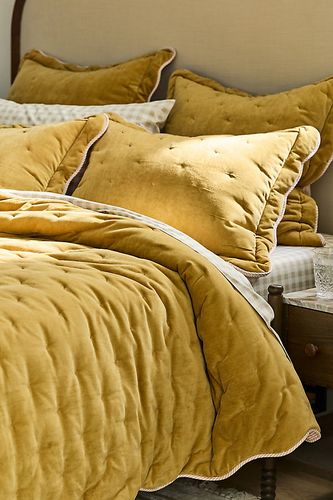 Couvre-lit festonné en velours de coton uni Abbott en Yellow chez - Anthropologie - Modalova