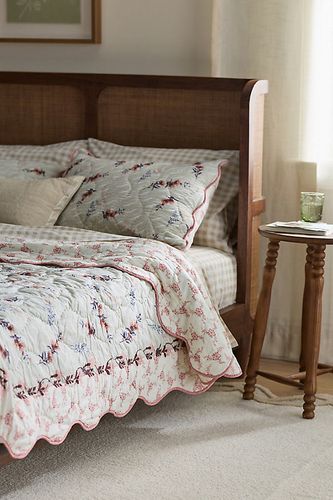 Couvre-lit matelassé imprimé Iluka en Mint chez - Anthropologie - Modalova
