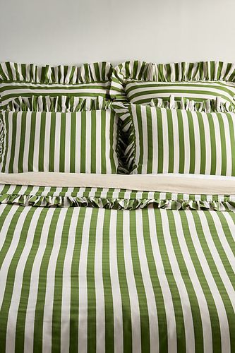 Housse de couette imprimée à volants rayée en coton en Green taille: Eu kng dvt chez Anthropologie - Maeve - Modalova