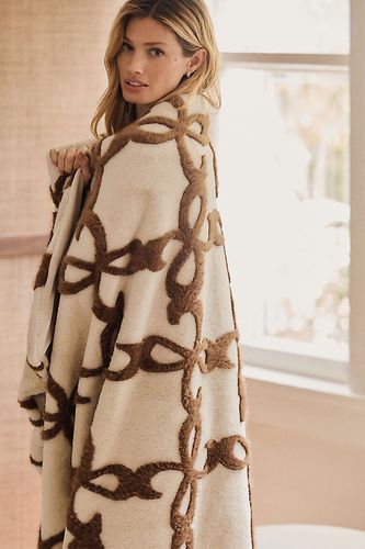 Couverture en fausse fourrure sculptée Maeve Icon en taille: 50 x 70 chez - Anthropologie - Modalova