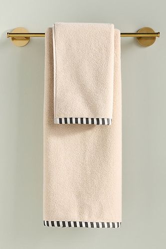 Collection de Serviettes en Coton Doux Sloane avec Bordure Rayée en Beige chez - Anthropologie - Modalova