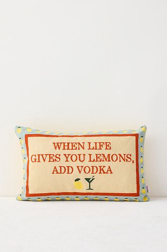 Coussin Citrons & Vodka taille: 14" x 20" chez Anthropologie - The Pillow Drop - Modalova