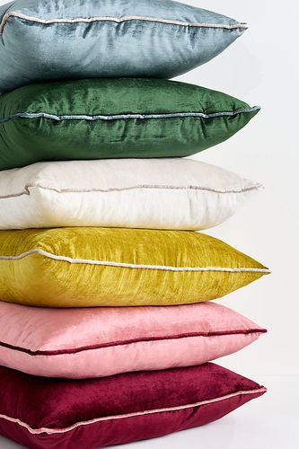 Coussin en velours passepoilé en Beige taille: 18" sq chez - Anthropologie - Modalova