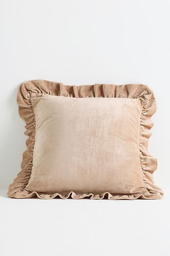 Coussin décoratif en velours à volants en taille: 18" sq chez - Anthropologie - Modalova