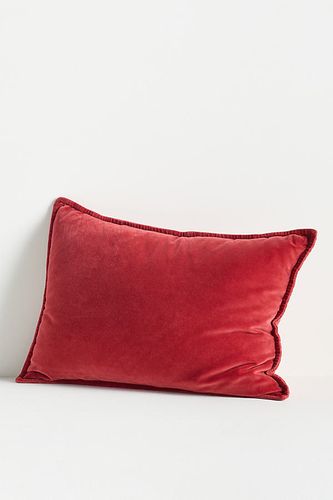 Coussin Trova en velours en Red taille: 18" sq chez - Anthropologie - Modalova