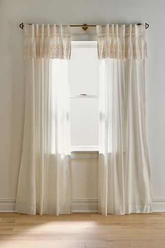Rideau transparent en coton à aillets surdélavé en taille: 50" x 108" chez - Anthropologie - Modalova