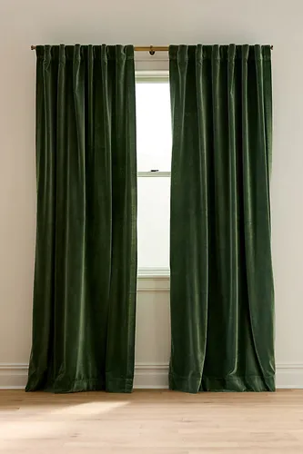 Rideau en velours Trova taille: 50" x 108" chez - Anthropologie - Modalova