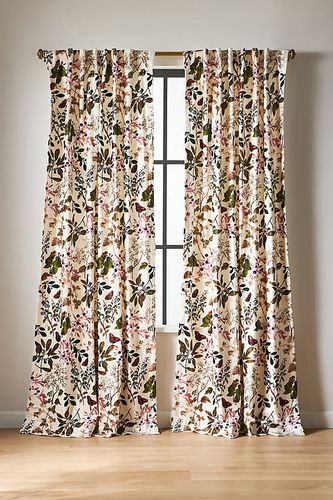 Lorena Curtain en White taille: 108" chez - Anthropologie - Modalova