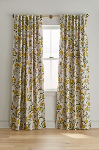 Rideau occultant Pera en coton à imprimé poire en Yellow taille: 50" x 108" chez - Anthropologie - Modalova