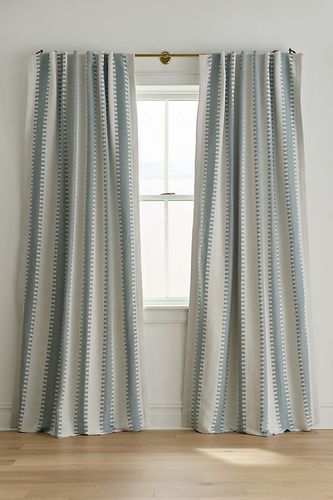 Rideau occultant en coton jacquard à rayures à encoche en taille: 50" x 108" chez - Anthropologie - Modalova