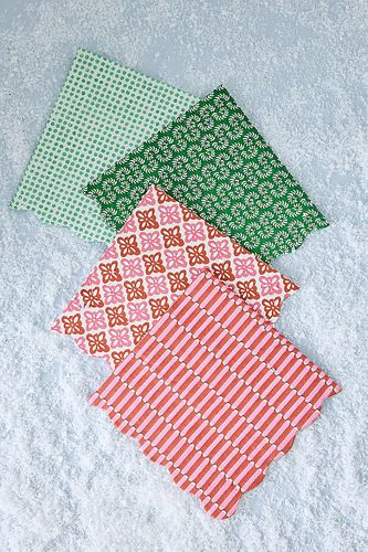 Grandes serviettes rouges et vertes x Molly Mahon chez Anthropologie - Meri Meri - Modalova