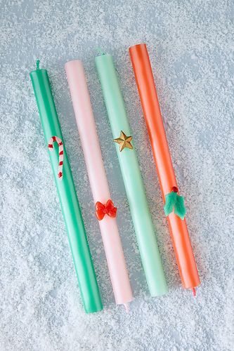 Bougies de table à rayures festives , ensemble de quatre chez Anthropologie - Meri Meri - Modalova