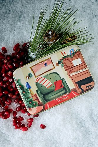 Bougie de Noël en boîte métallique Pomegranate Spruce chez Anthropologie - Paddywax - Modalova