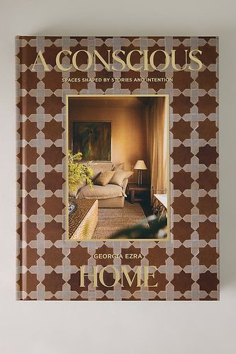 Livre A Conscious Home: Spaces Shaped by Stories and Intention en Brown chez - Anthropologie - Modalova