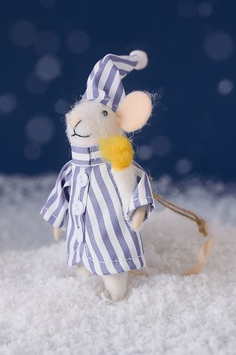 Décoration en feutre Souris de nuit chez - Anthropologie - Modalova